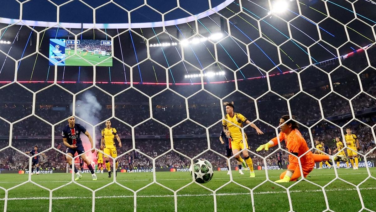 Achraf Hakimi scores Paris St Germain's first goal past Inter Milan's Yann Sommer.