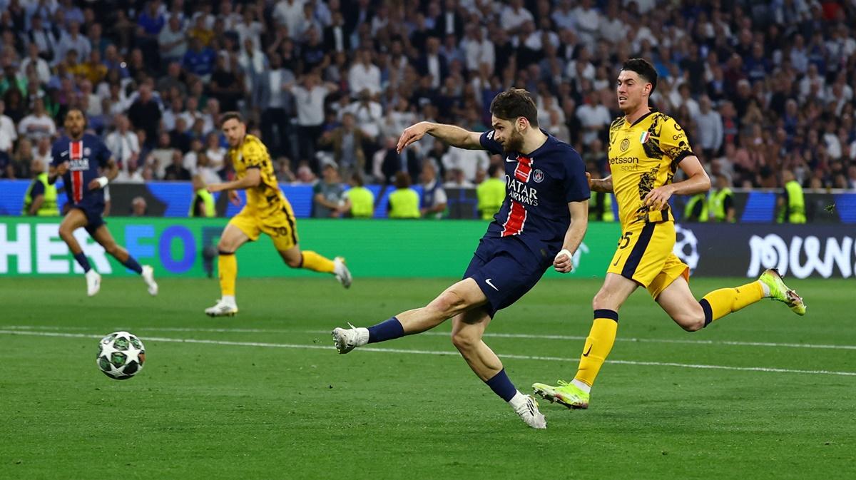 Khvicha Kvaratskhelia scores Paris St Germain's fourth goal.