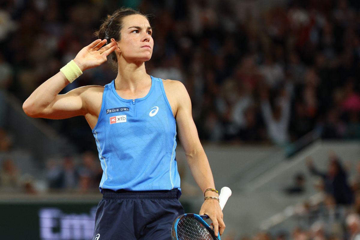 France's Lois Boisson reacts after winning the first set during her quarter final match against Russia's Mirra Andreeva