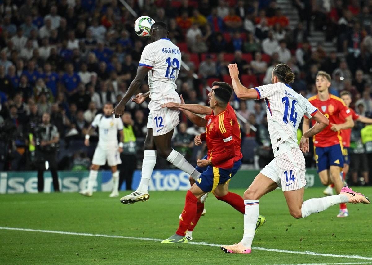 Randal Kolo Muani scores France's fourth goal