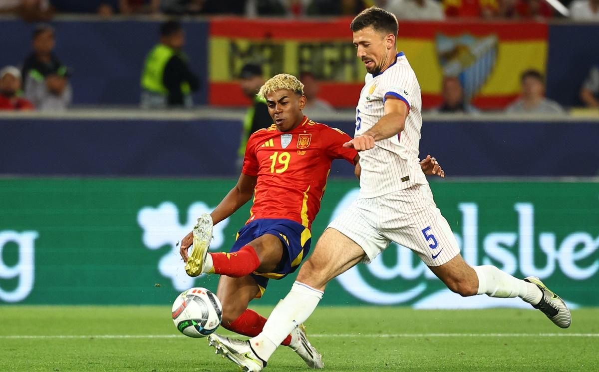 Lamine Yamal scores Spain's fifth goal.