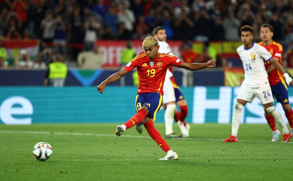 Lamine Yamal scores Spain's third goal from the penalty spot.