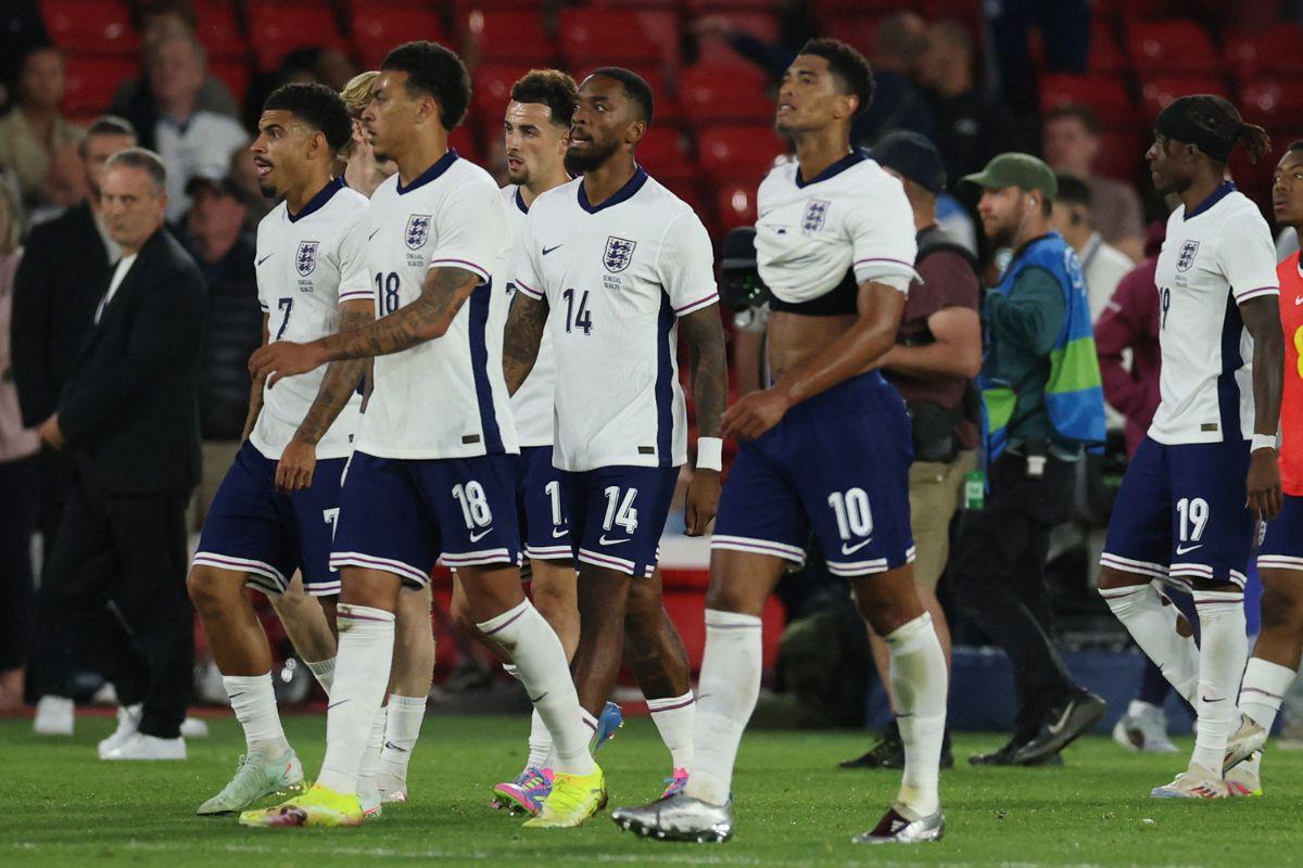 England's Morgan Gibbs-White, Morgan Rogers, Ivan Toney and Jude Bellingham walk off dejected after the match