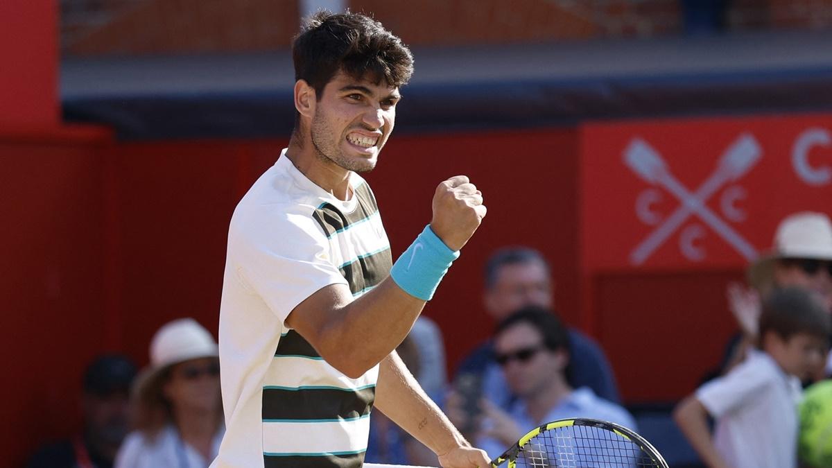 Spain's Carlos Alcaraz celebrates winning his quarter-final against France's Arthur Rinderknech at the Queen's Club Championships in London on Friday.