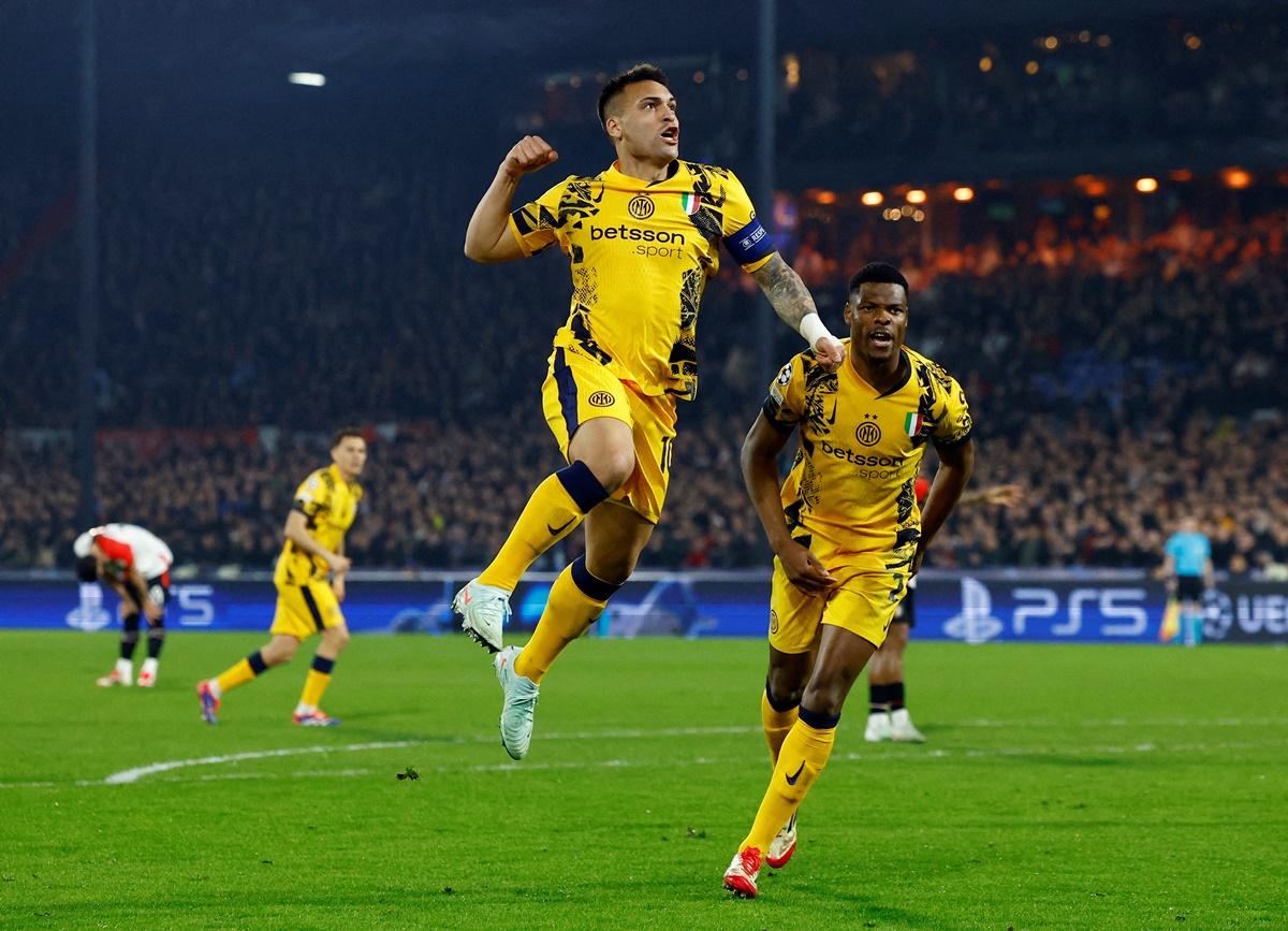 Lautaro Martinez celebrates scoring Inter Milan's second goal with Denzel Dumfries