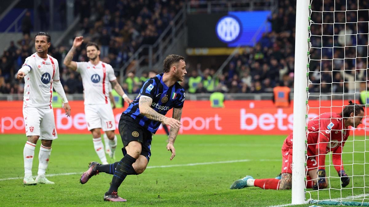 Marko Arnautovic celebrates scoring Inter Milan's first goal in the Serie A match against Monza at San Siro, Milan, Italy, on Saturday.