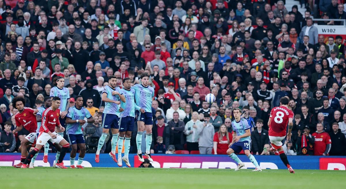 Bruno Fernandes puts Manchester United ahead with a brilliant free-kick, the ball sailing over the wall and past the outstretched hands of Arsenal goalkeeper David Raya.