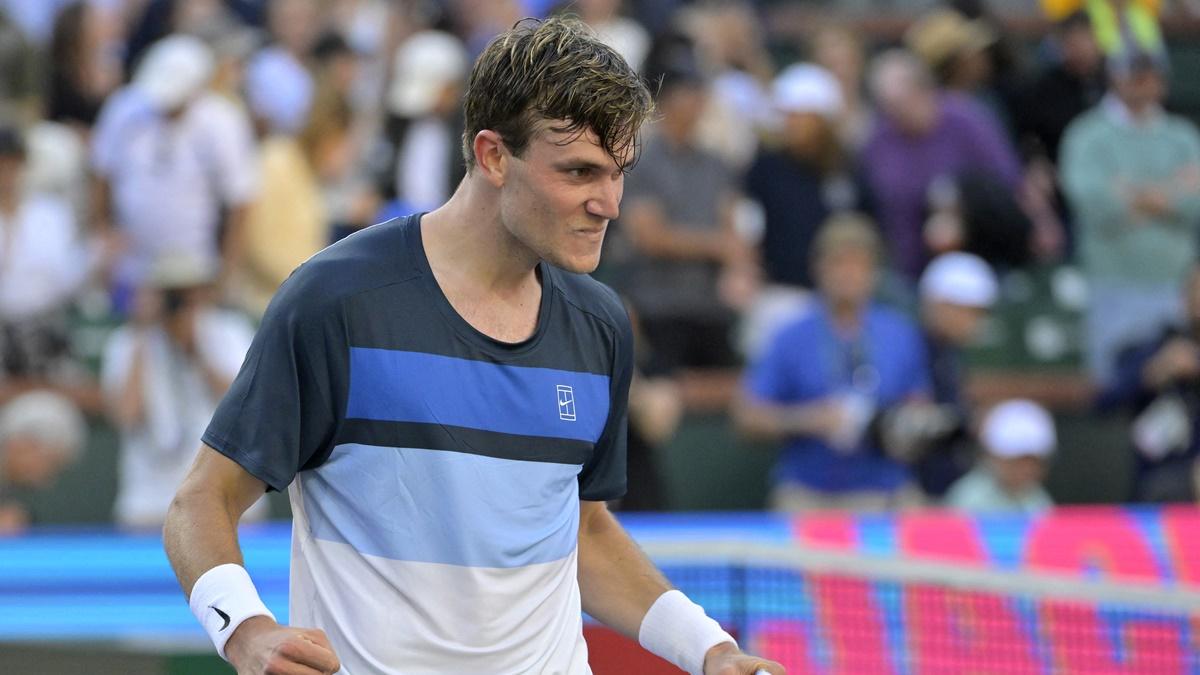 Great Britain's Jack Draper celebrates victory over Spain's Carlos Alcaraz in the semi-finals of the BNP Paribas Open at the Indian Wells Tennis Garden, CA, USA, on Saturday.