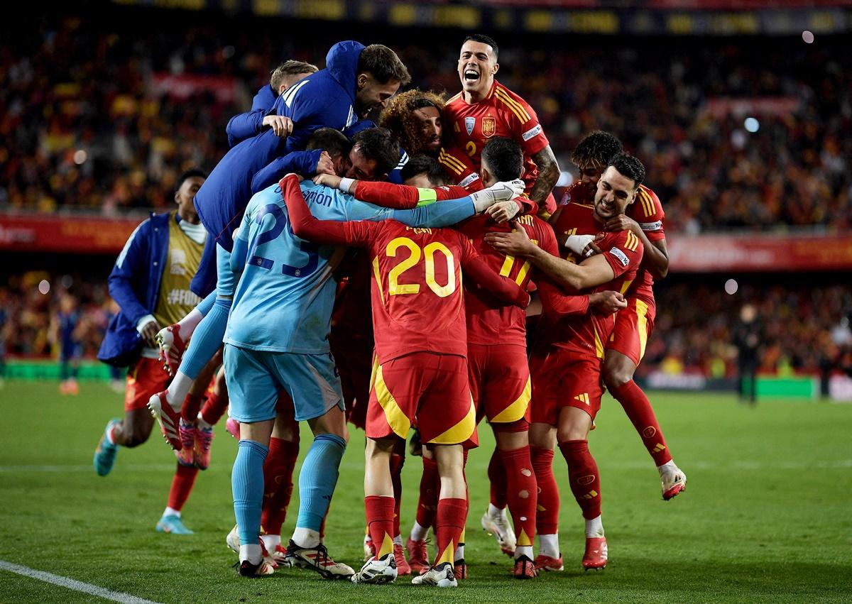 Spain's players celebrate after Pedri scores with the last kick in the penalty shoot-out against the Netherlands at Estadio de Mestalla, Valencia, Spain.