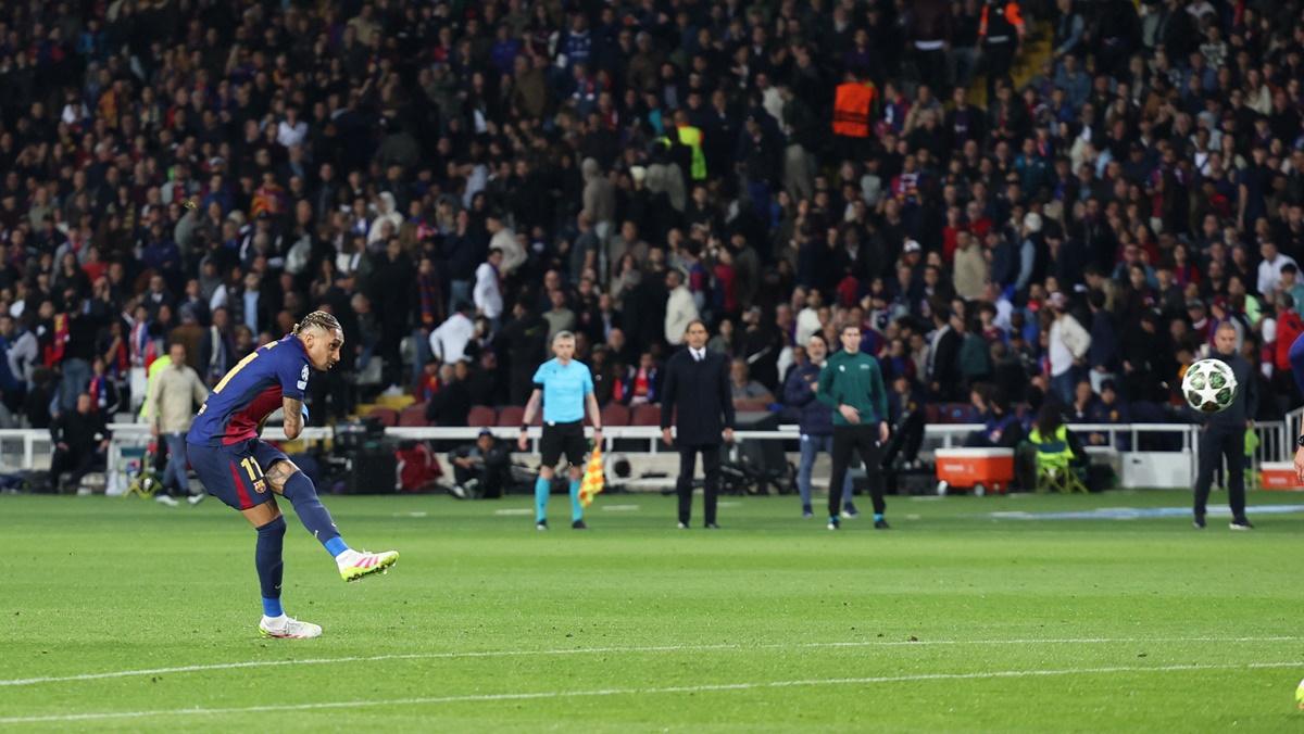 Raphinha thunderous strike from outside the box hits the woodwork before ricocheting off the back of Inter Milan goalkeeper Yann Sommer and into the net.