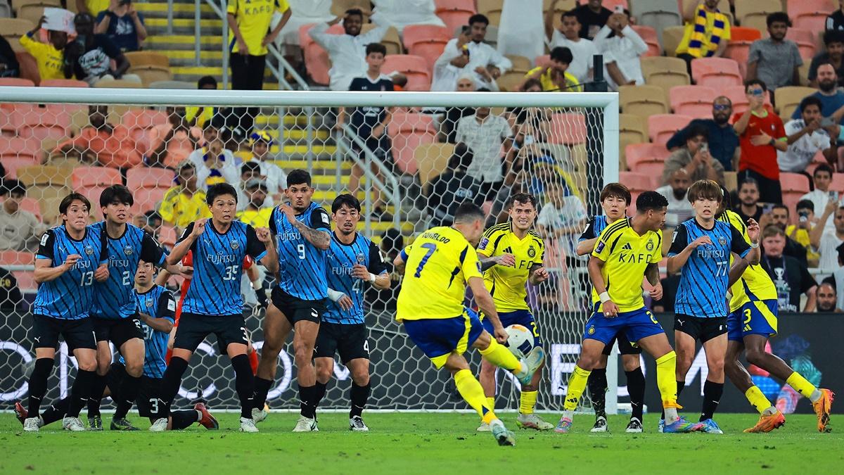 Al Nassr's Cristiano Ronaldo shoots at goal from a free-kick during the Asian Champions League semi-final against Kawasaki Frontale at King Abdullah Sports City, Jeddah, on Wednesday.