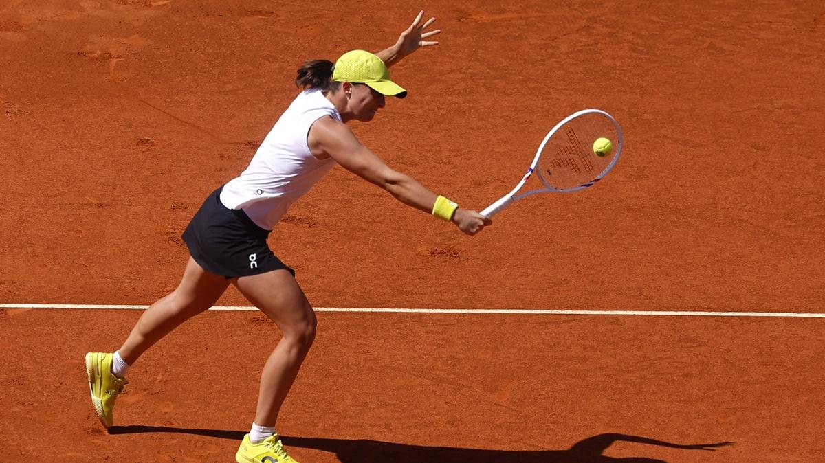 As Coco Gauff stormed back from 0–1 to win 11 straight games, top seed and defending champion Iga Swiatek lost her composure and was hit with a rare code violation for an audible obscenity during the match.