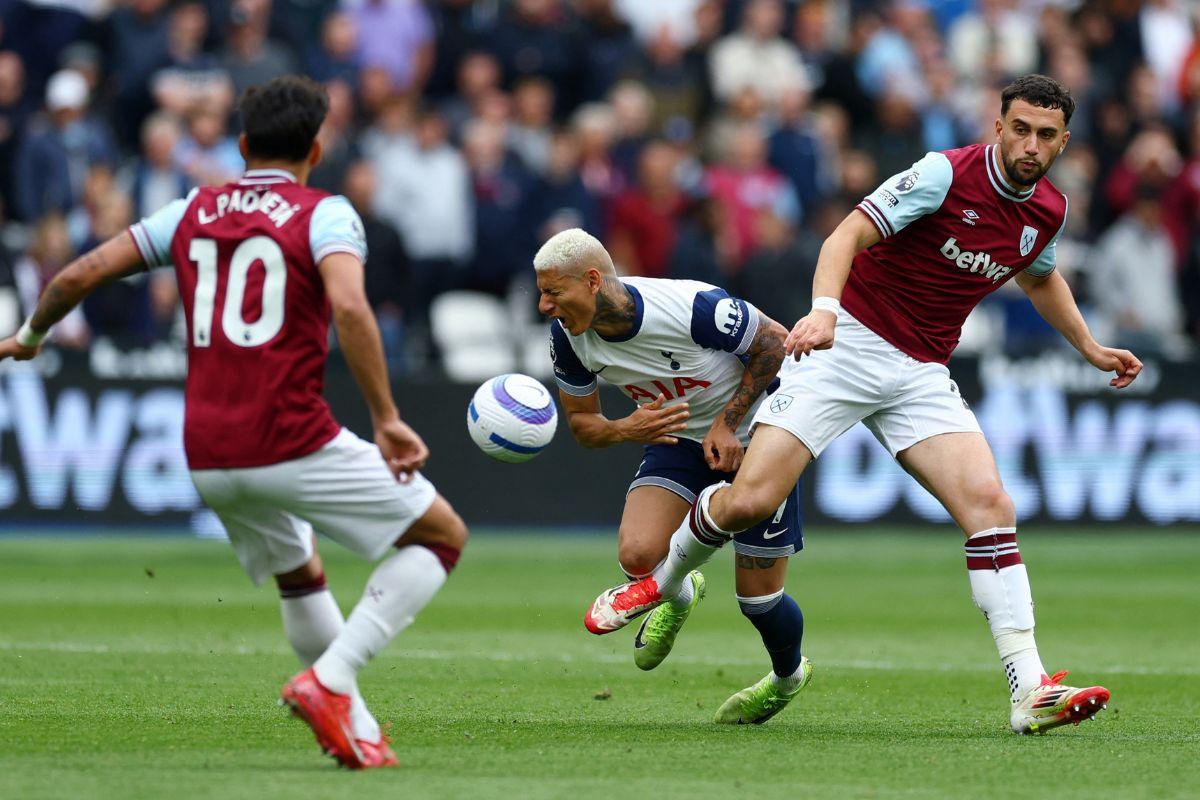 Tottenham Hotspur's Richarlison in action with West Ham United's Max Kilman