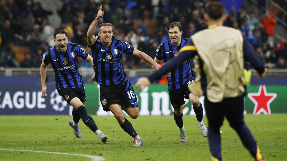 Davide Frattesi celebrates scoring Inter Milan's fourth goal, the match-winner, in extra-time.