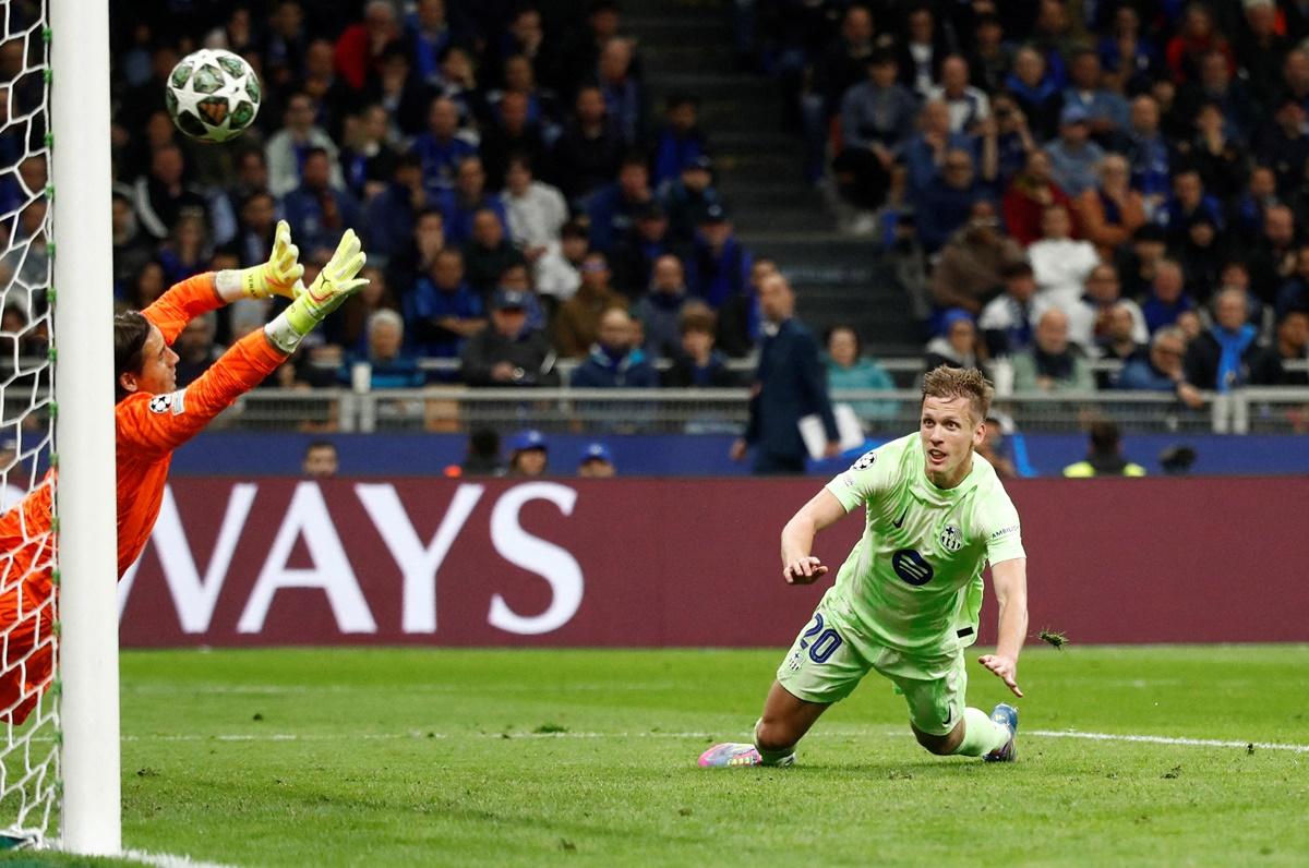 Dani Olmo scores Barcelona's second goal past Inter Milan's Yann Sommer.
