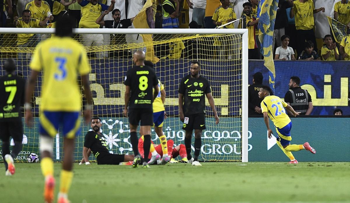 Ayman Yahya scores Al Nassr's second goal.