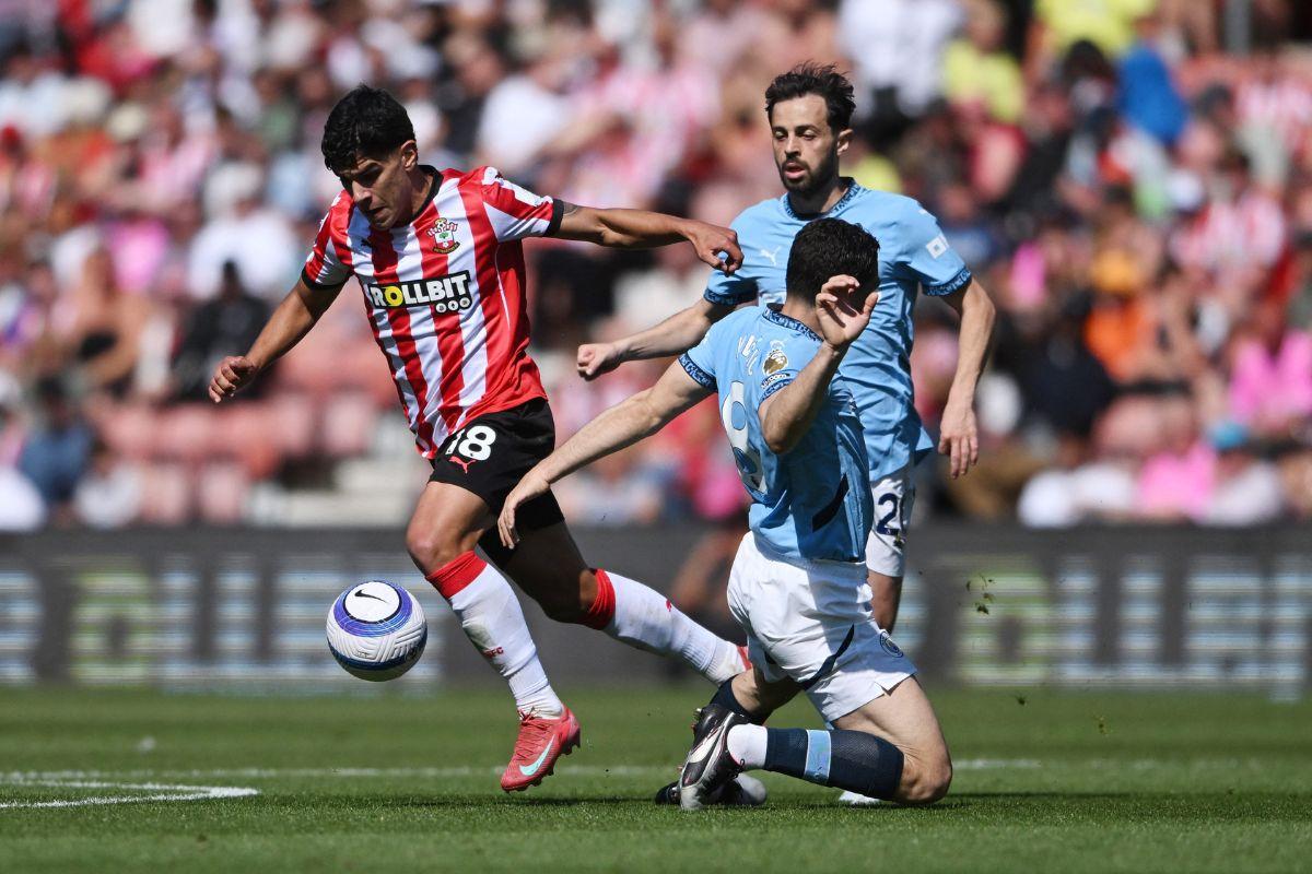 Southampton's Mateus Fernandes in action with Manchester City's Bernardo Silva and Mateo Kovacic 