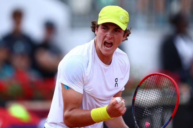 Joao Fonseca received big support from the crowds in his match on Tuesday