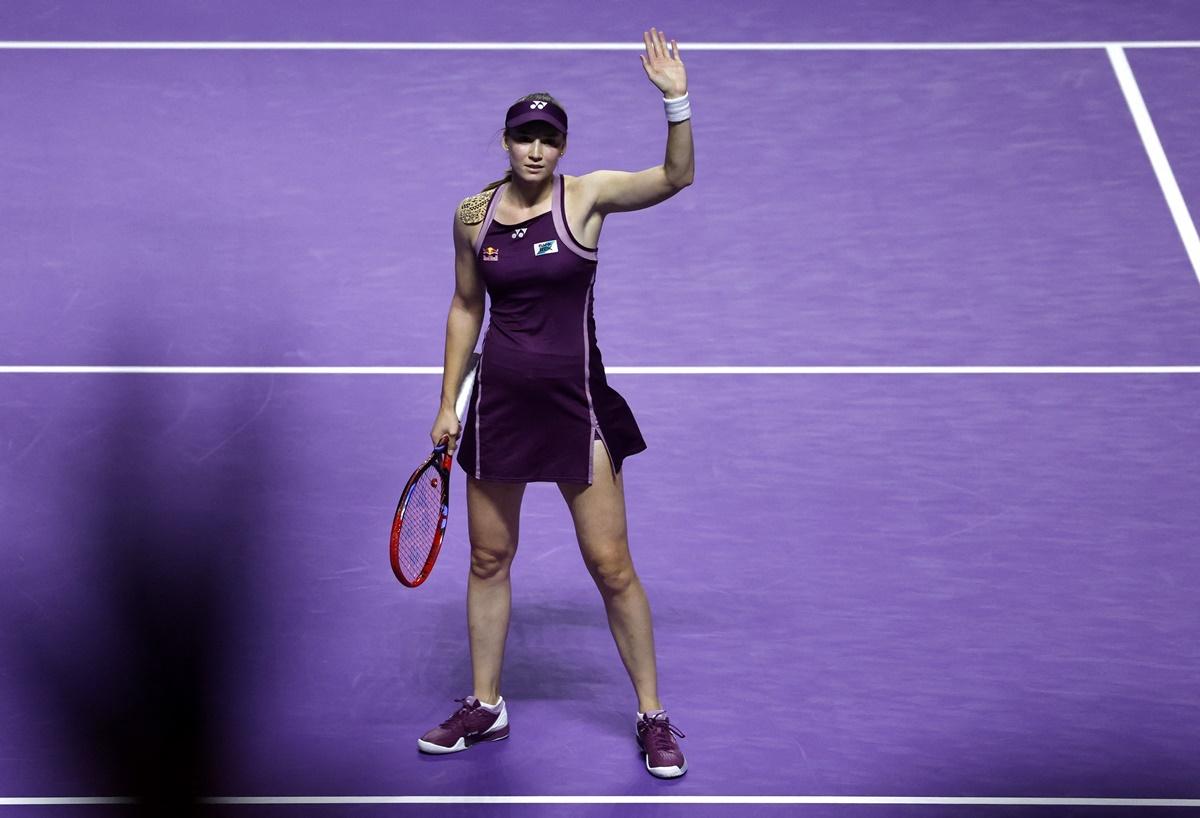 Elena Rybakina returns during the semi-final against Jessica Pegula.