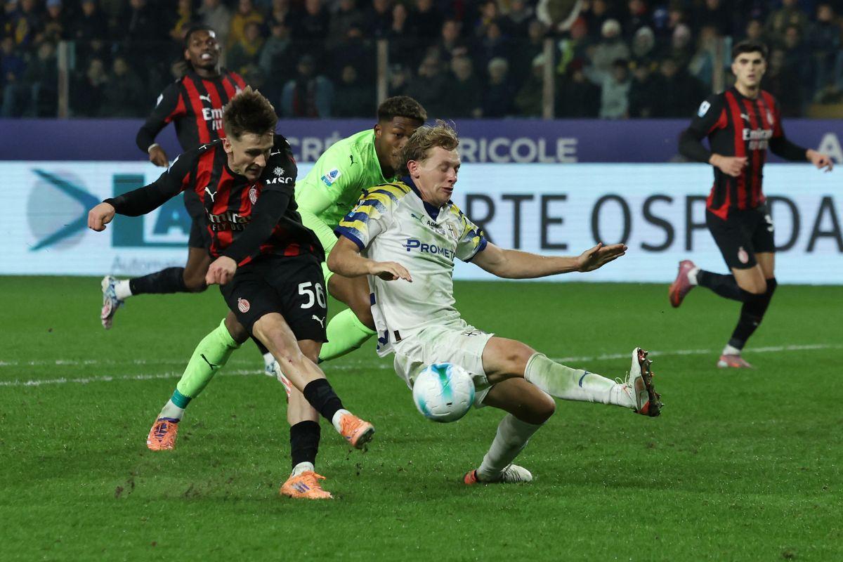 AC Milan's Alexis Saelemaekers misses a chance to score against Parma during their Serie A match at Stadio Ennio Tardini, Parma, Italy