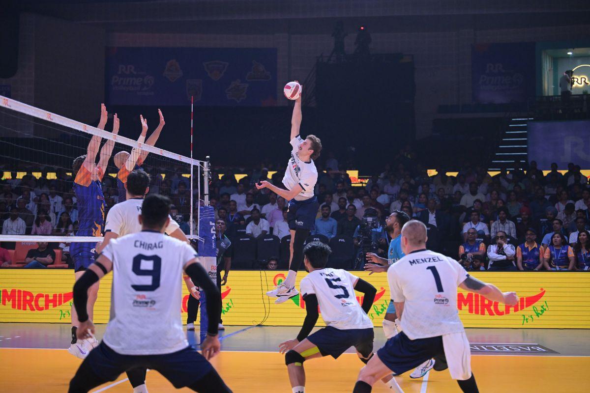 Goa Guardians' Nato Dickinson in action against Mumbai Meteors