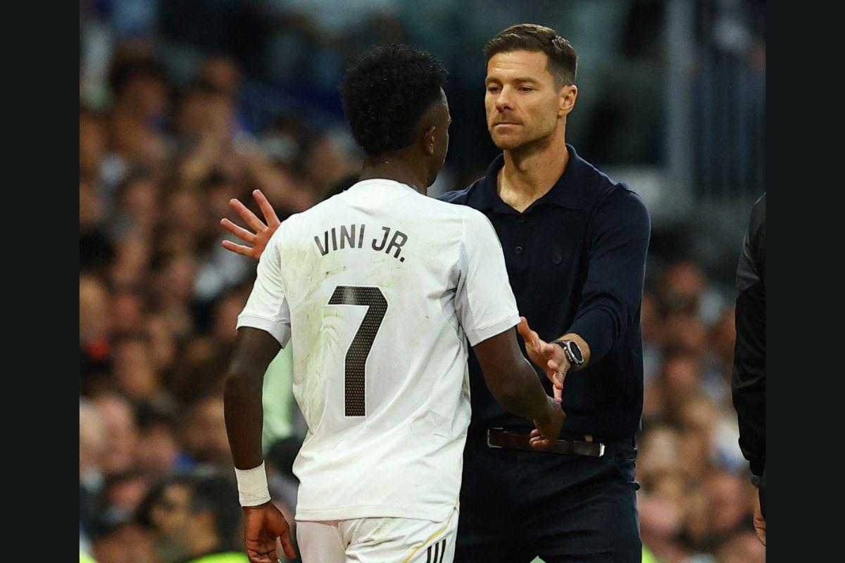 Real Madrid coach Xabi Alonso with Vinicius Junior after the latter is substituted