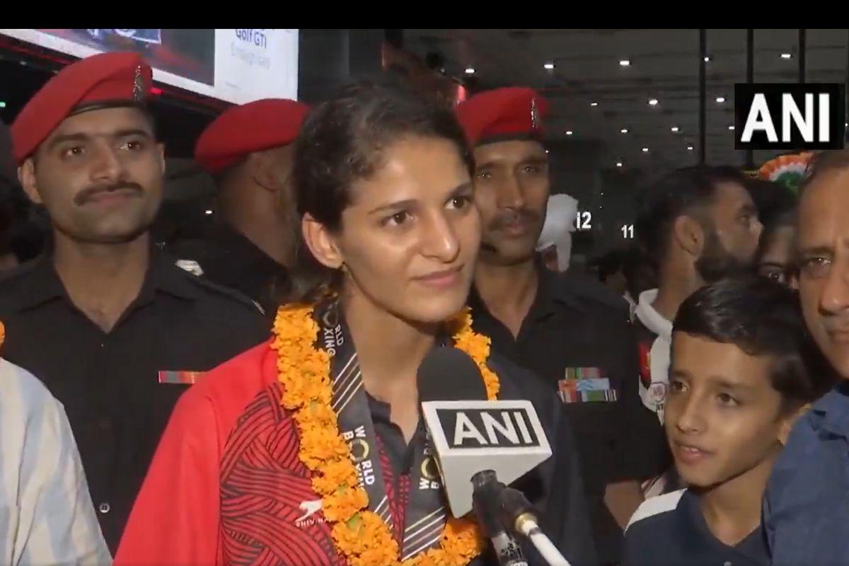 India's World Boxing champion Jaismine Lamboria returned home to a warm reception in New Delhi on Tuesday morning